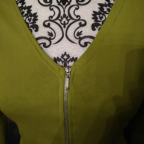 Top - Picture 2 of 4